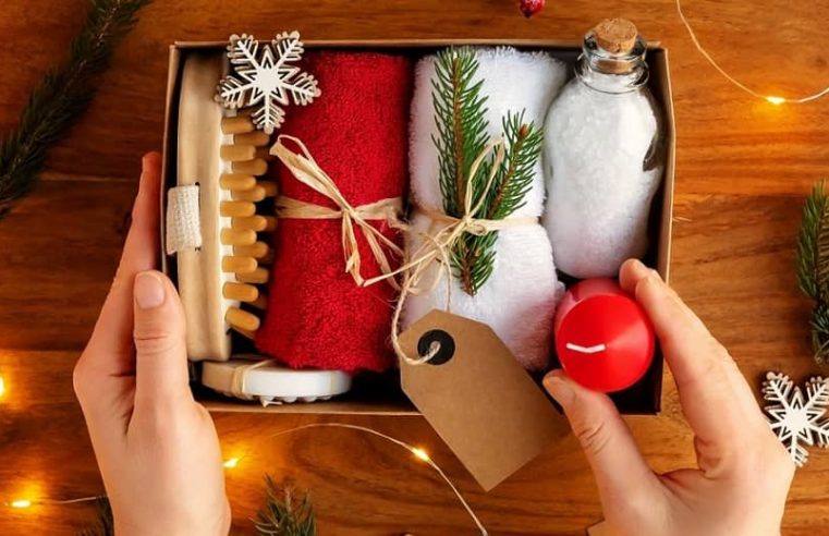 Why a Cleaning Service is the Perfect Present This Holiday Season